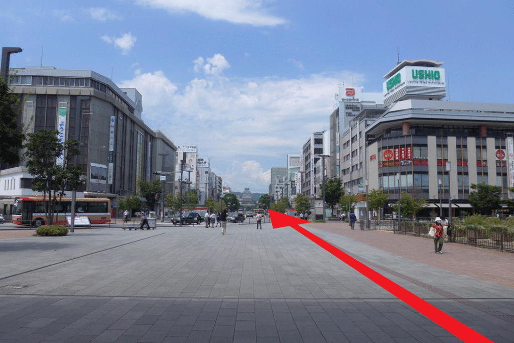 姫路駅から大手前通りを歩く